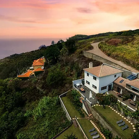 Ferienhaus Meerblick - Exklusives Loft Mit Terrassen&hot-tub Fajã da Ovelha